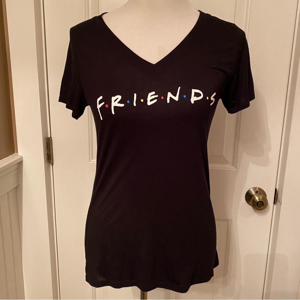 FRIENDS THE TELEVISION SERIES TOP TEE SHORT SLEEVE BLACK WHITE LETTERS V-NECK S